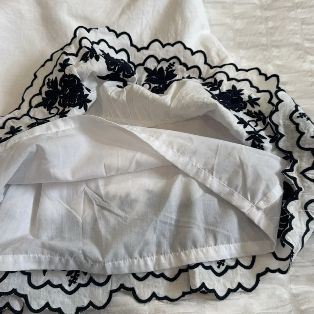 NWT J. Crew White Skirt with Navy Blue Floral Embroidery Scalloped Hem Sice  S